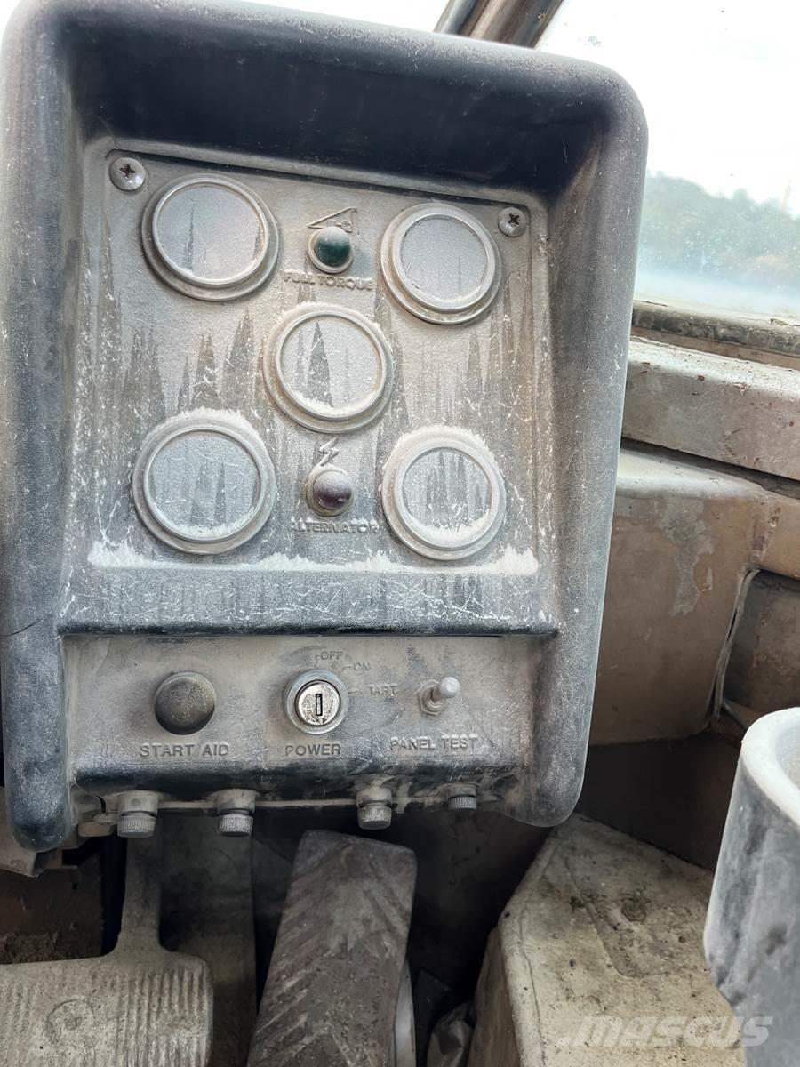 CAT 988B Kolesni nakladalci