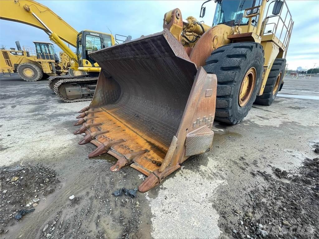 CAT 990 Kolesni nakladalci