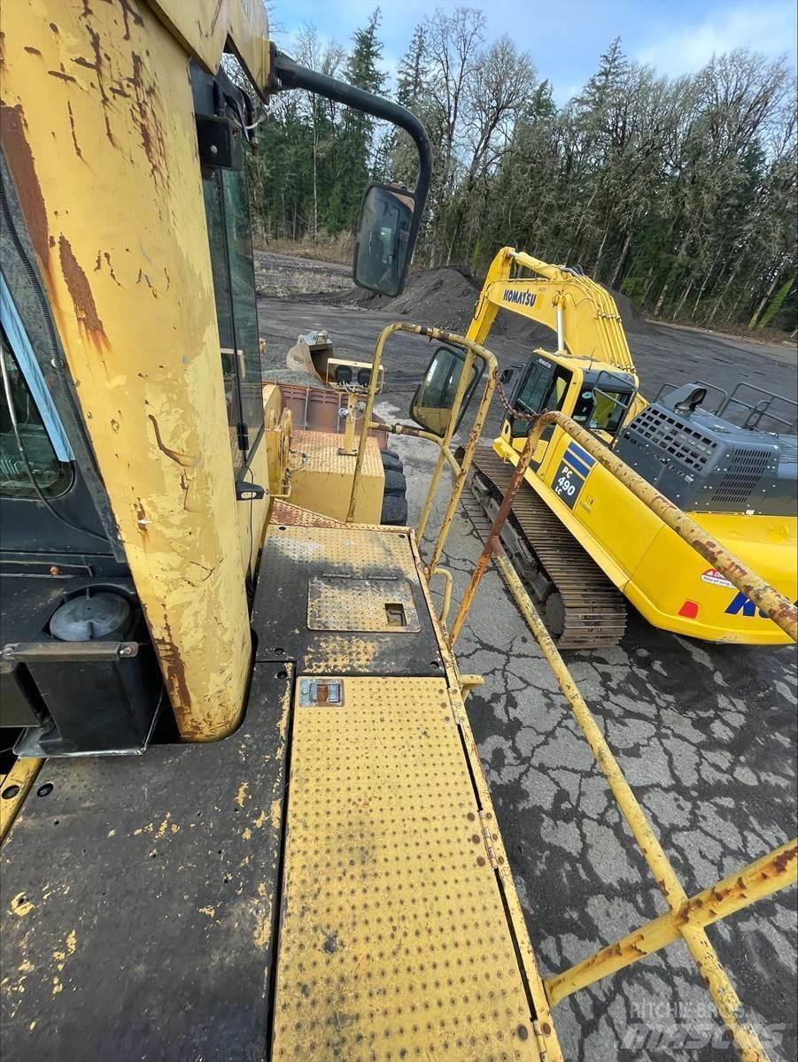 CAT 990 Kolesni nakladalci