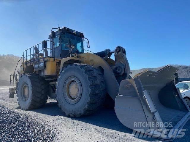 CAT 990K Kolesni nakladalci