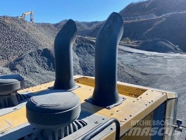 CAT 990K Kolesni nakladalci