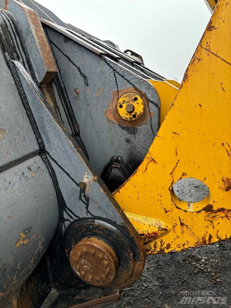 CAT 993K Kolesni nakladalci