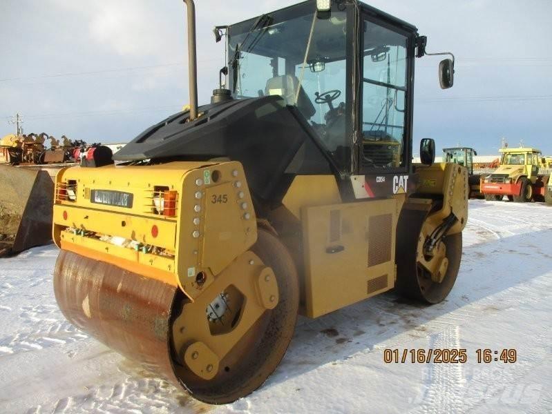 CAT CD54 Kolesni valjarji s pnevmatikami