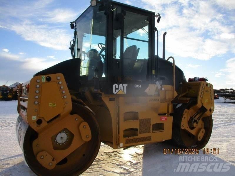 CAT CD54 Kolesni valjarji s pnevmatikami
