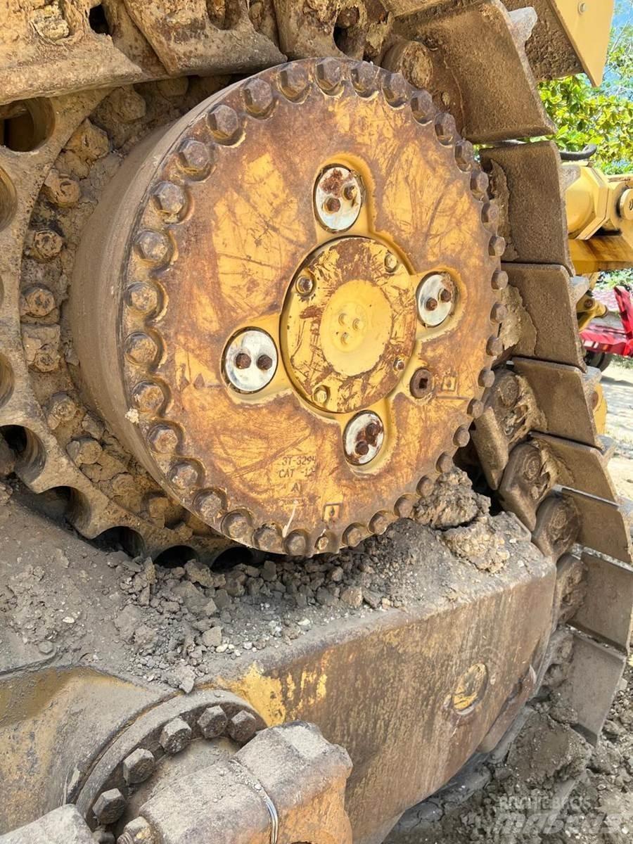 CAT D10T Buldožerji goseničarji