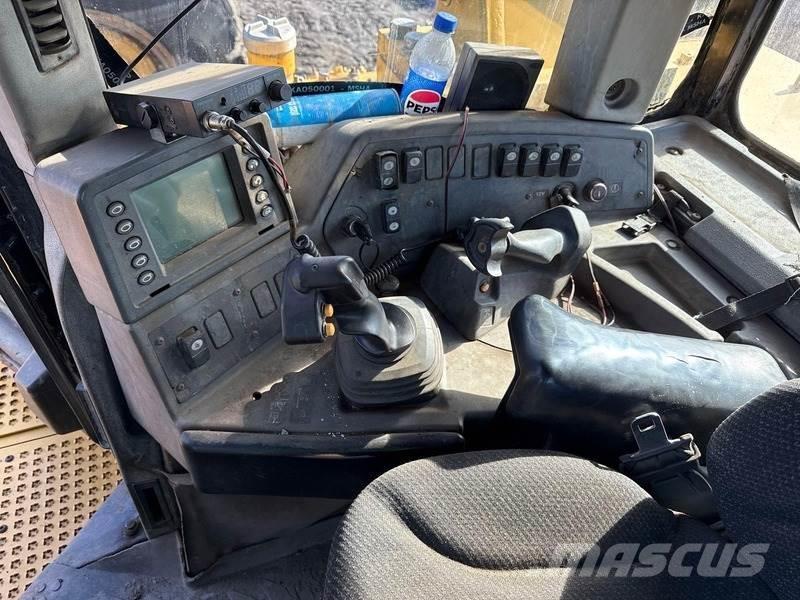 CAT D11T Buldožerji goseničarji