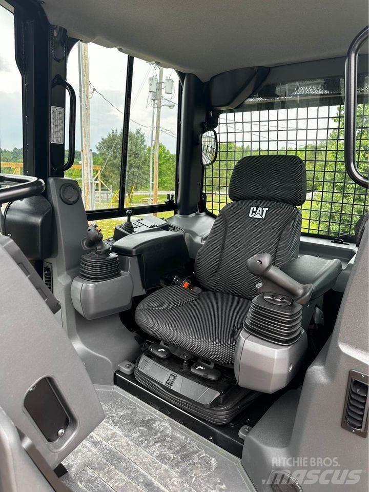 CAT D3 Buldožerji goseničarji