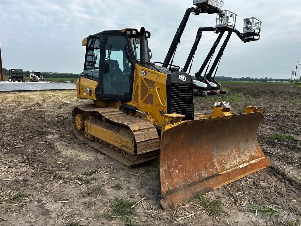 CAT D3 Buldožerji goseničarji
