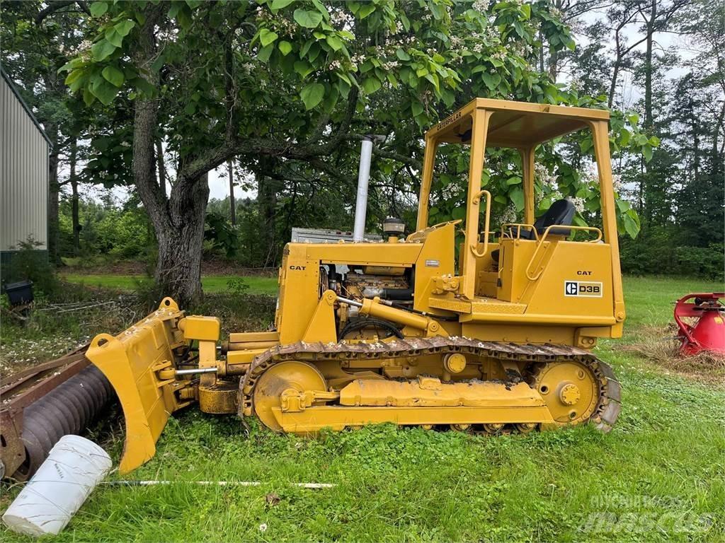 CAT D3B Buldožerji goseničarji