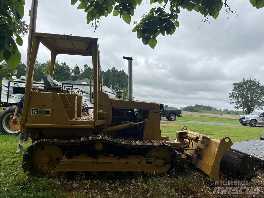 CAT D3B Buldožerji goseničarji