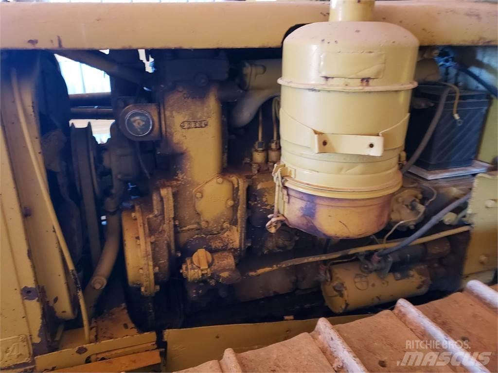 CAT D4 Buldožerji za polaganje cevi