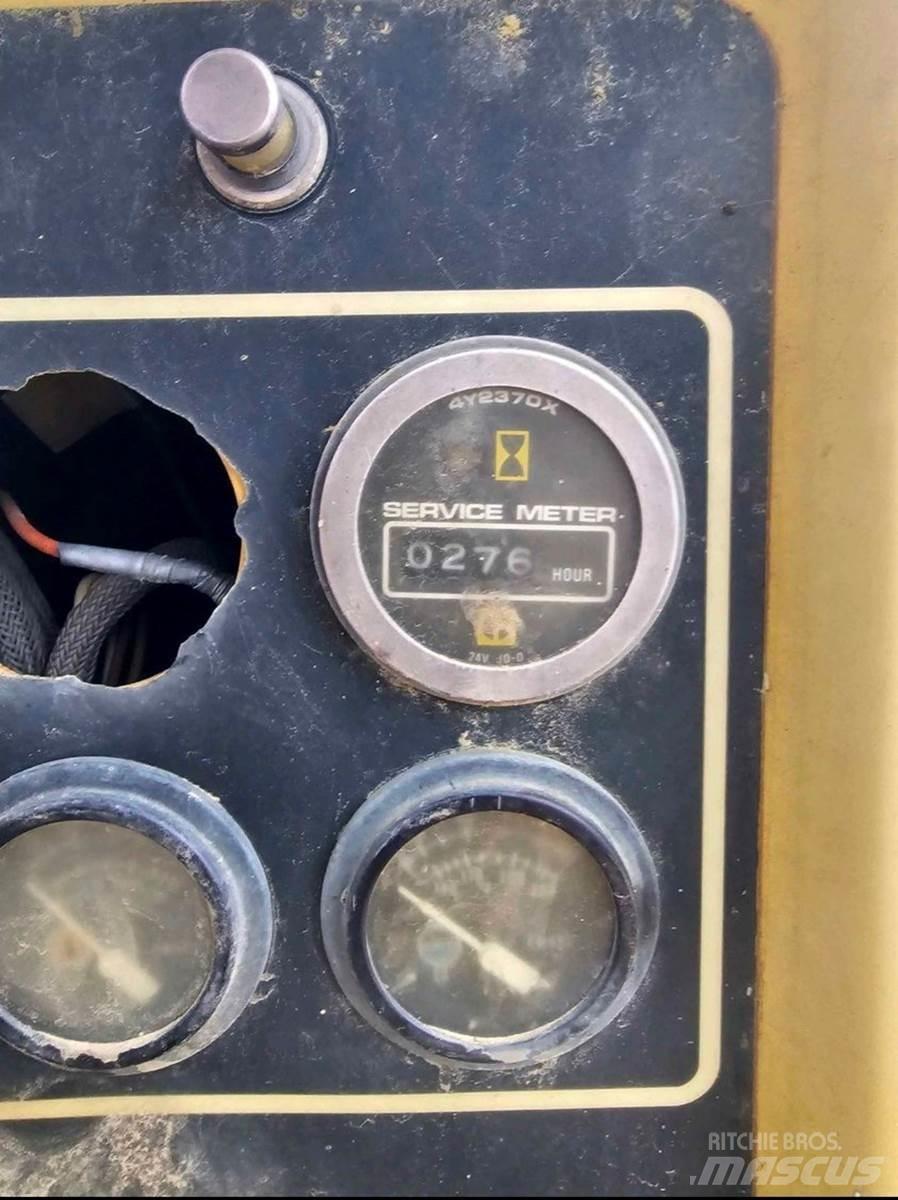 CAT D4H II Buldožerji goseničarji