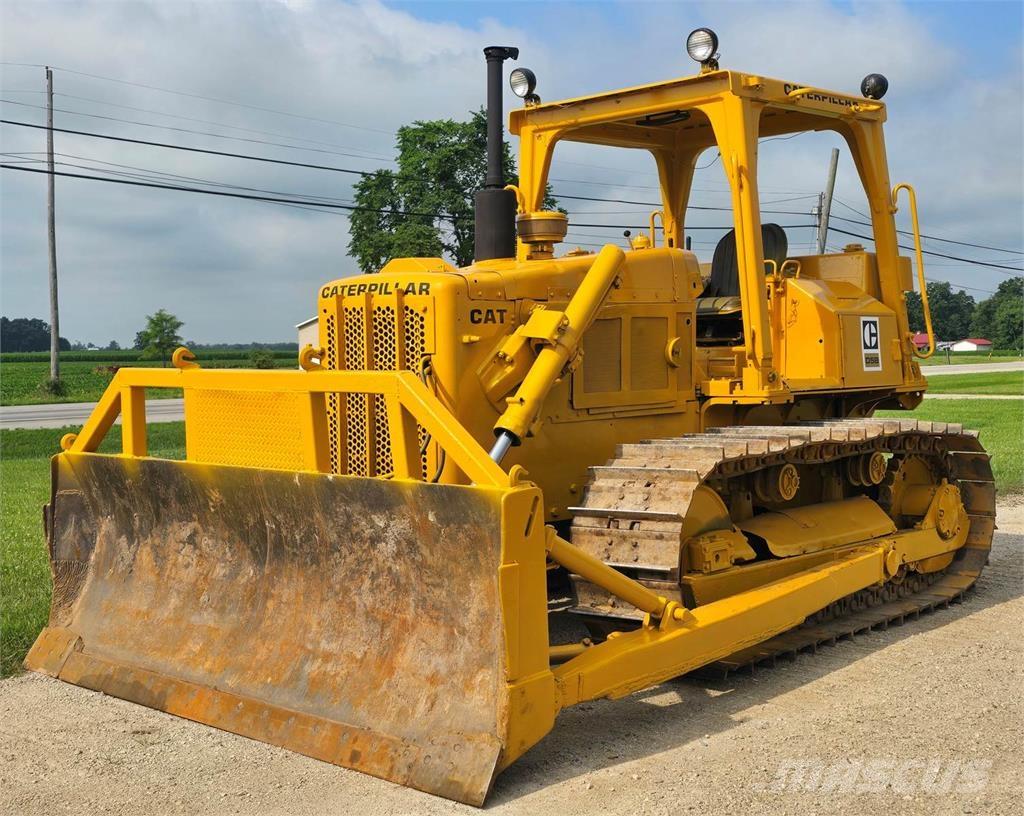 CAT D5B Buldožerji goseničarji