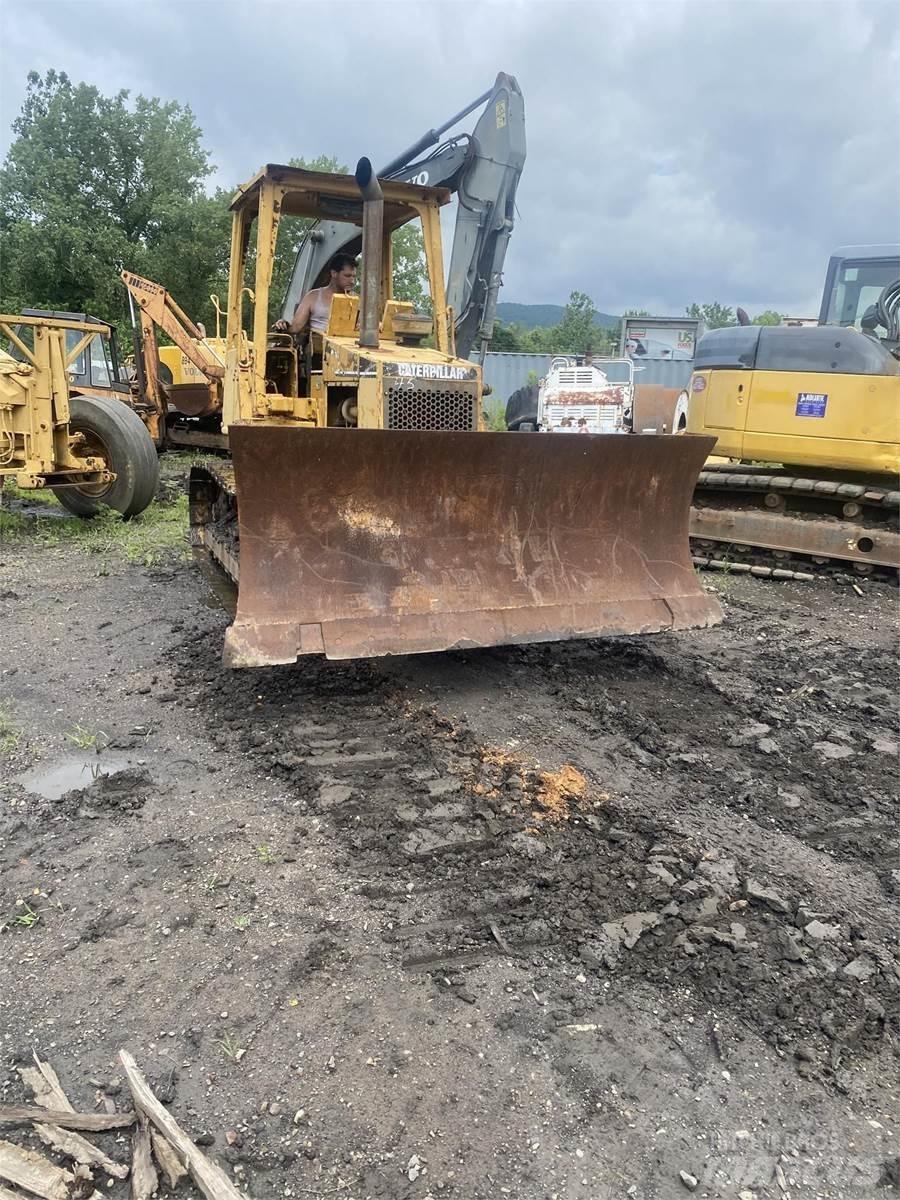 CAT D5C Buldožerji goseničarji