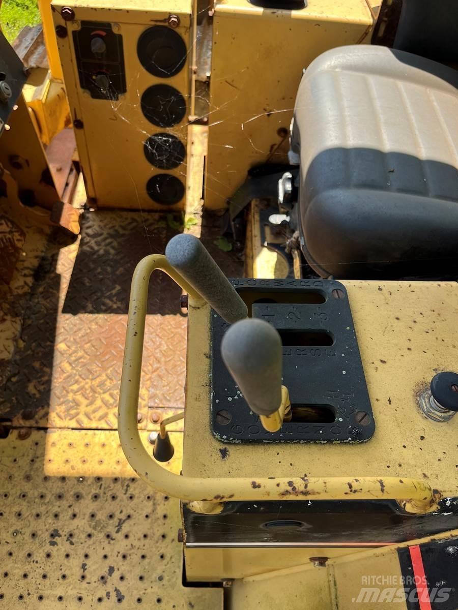 CAT D5C Buldožerji goseničarji