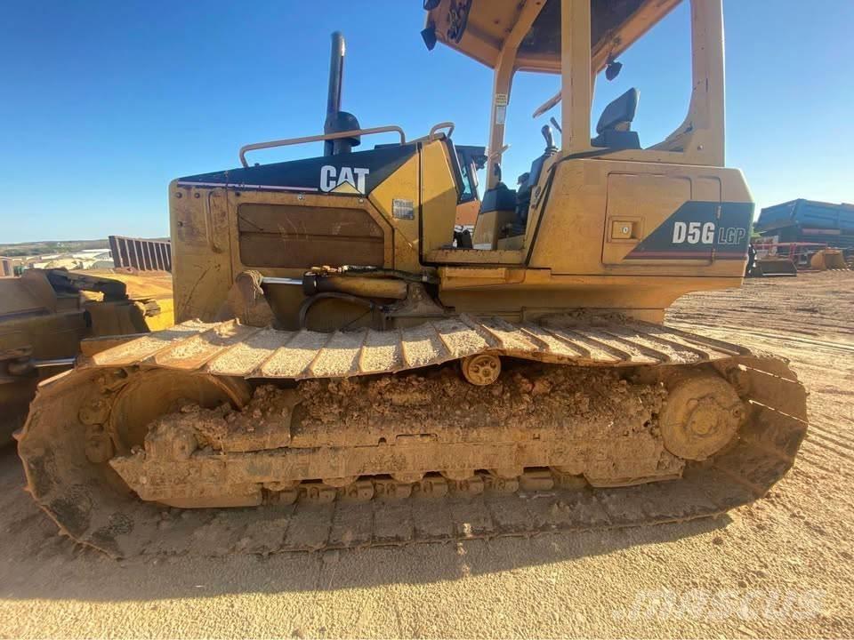 CAT D5G Buldožerji goseničarji