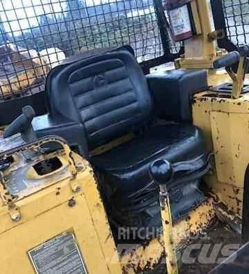 CAT D5H Buldožerji goseničarji