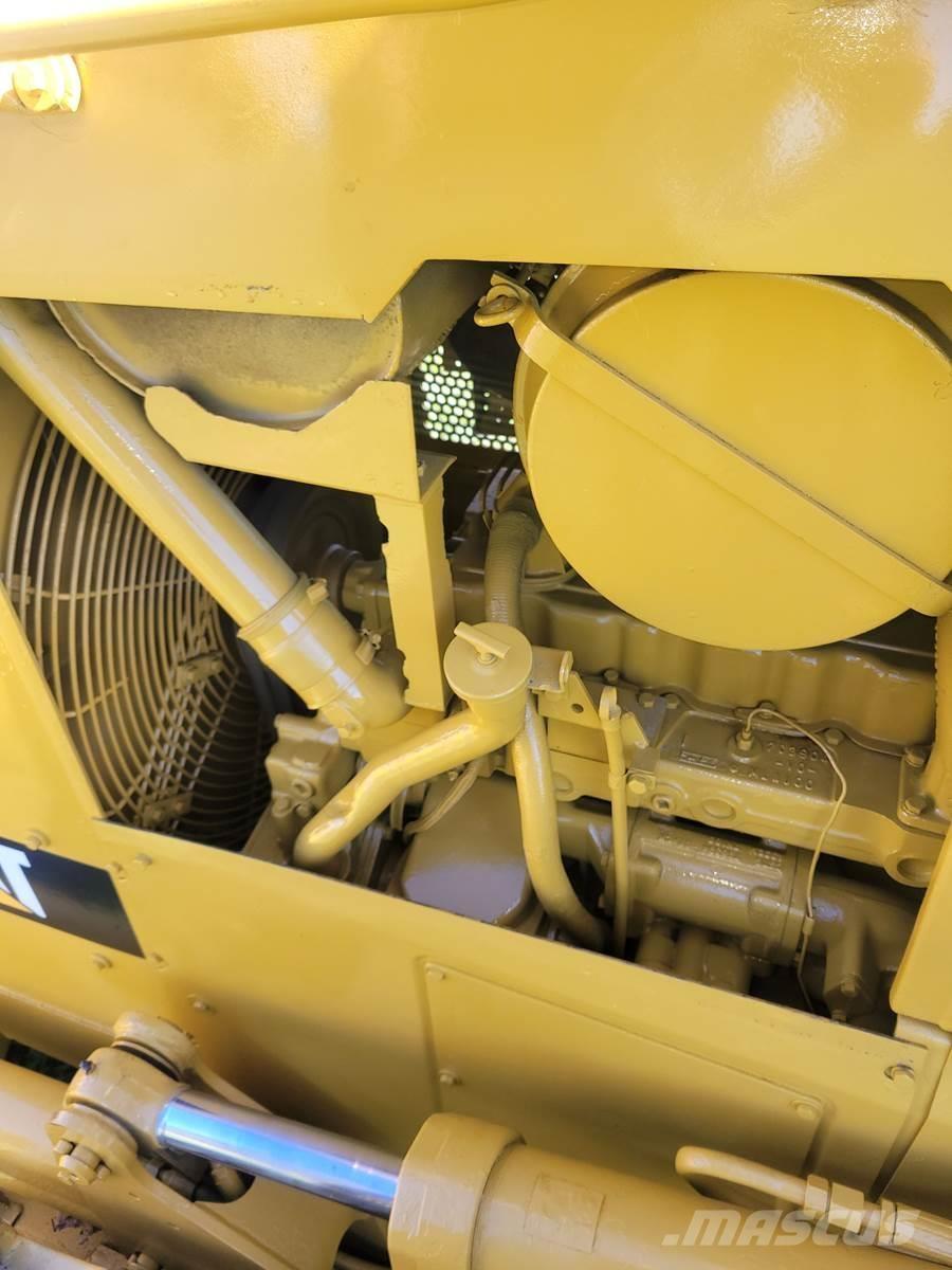 CAT D5H Buldožerji goseničarji