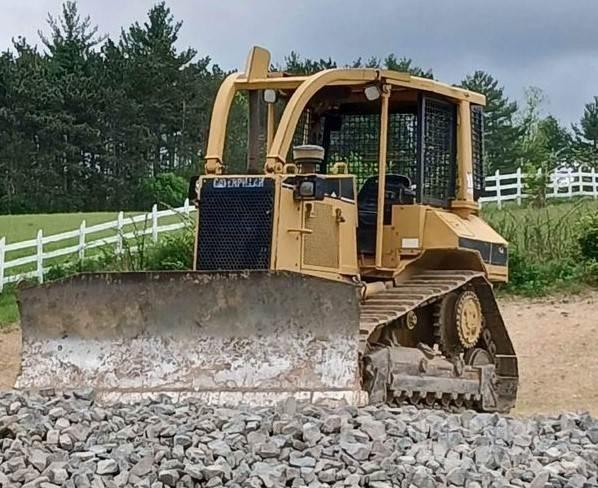 CAT D5M Buldožerji goseničarji
