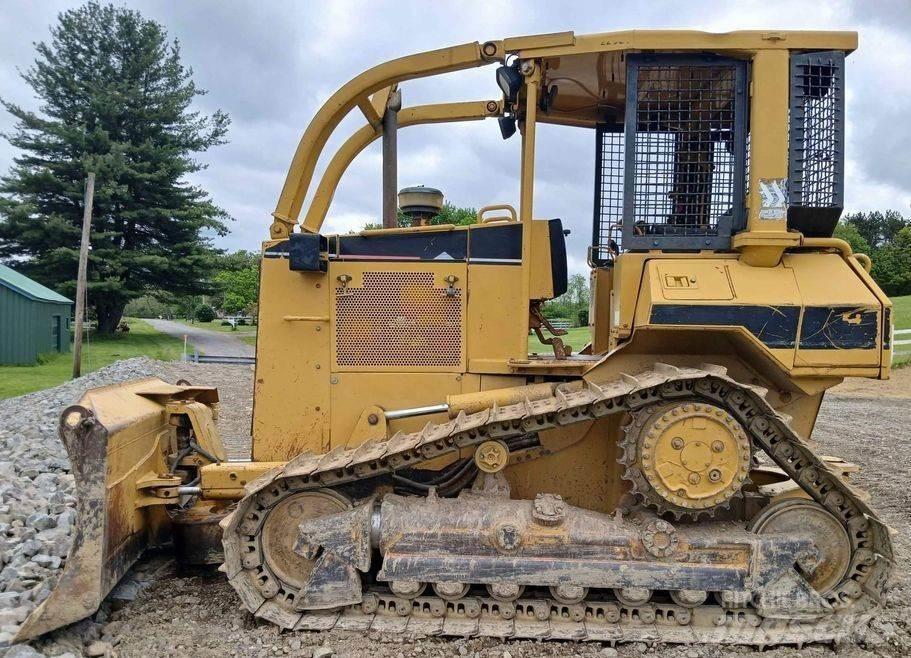 CAT D5M Buldožerji goseničarji