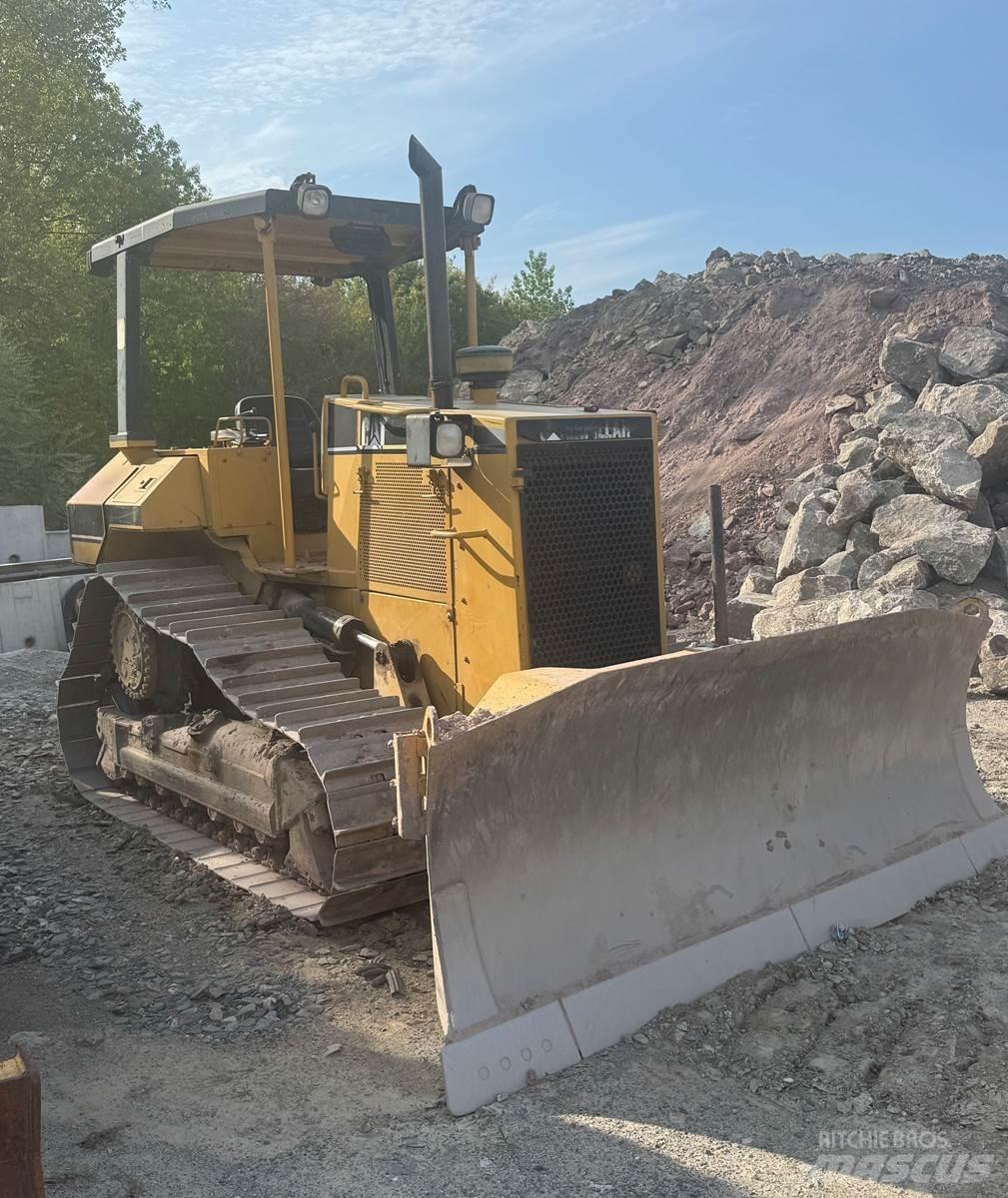 CAT D5M Buldožerji goseničarji