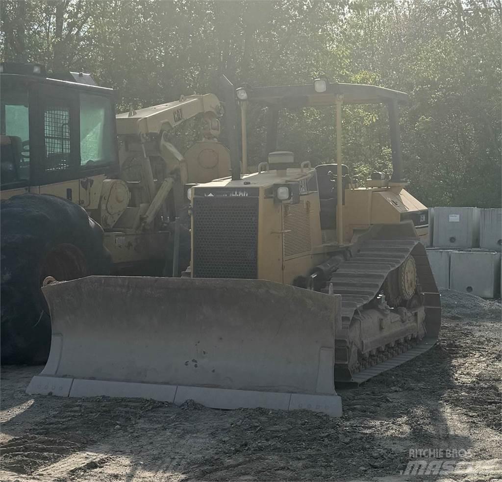 CAT D5M Buldožerji goseničarji