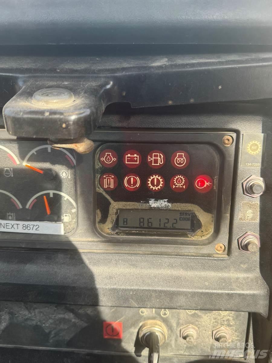 CAT D5M Buldožerji goseničarji