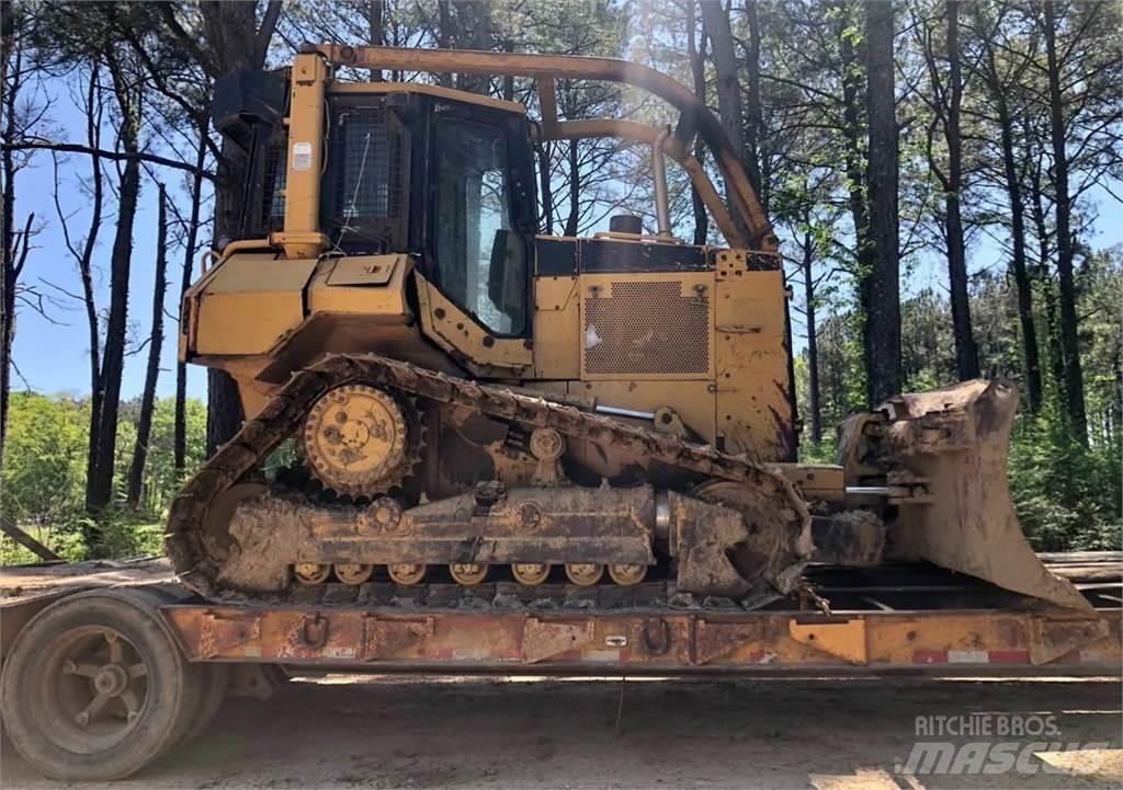 CAT D5M Buldožerji goseničarji