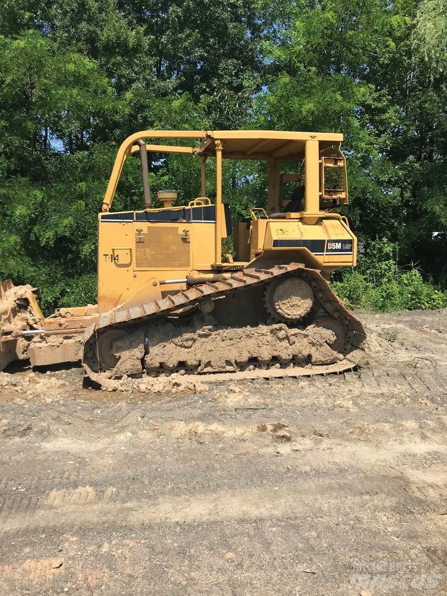 CAT D5M Buldožerji goseničarji
