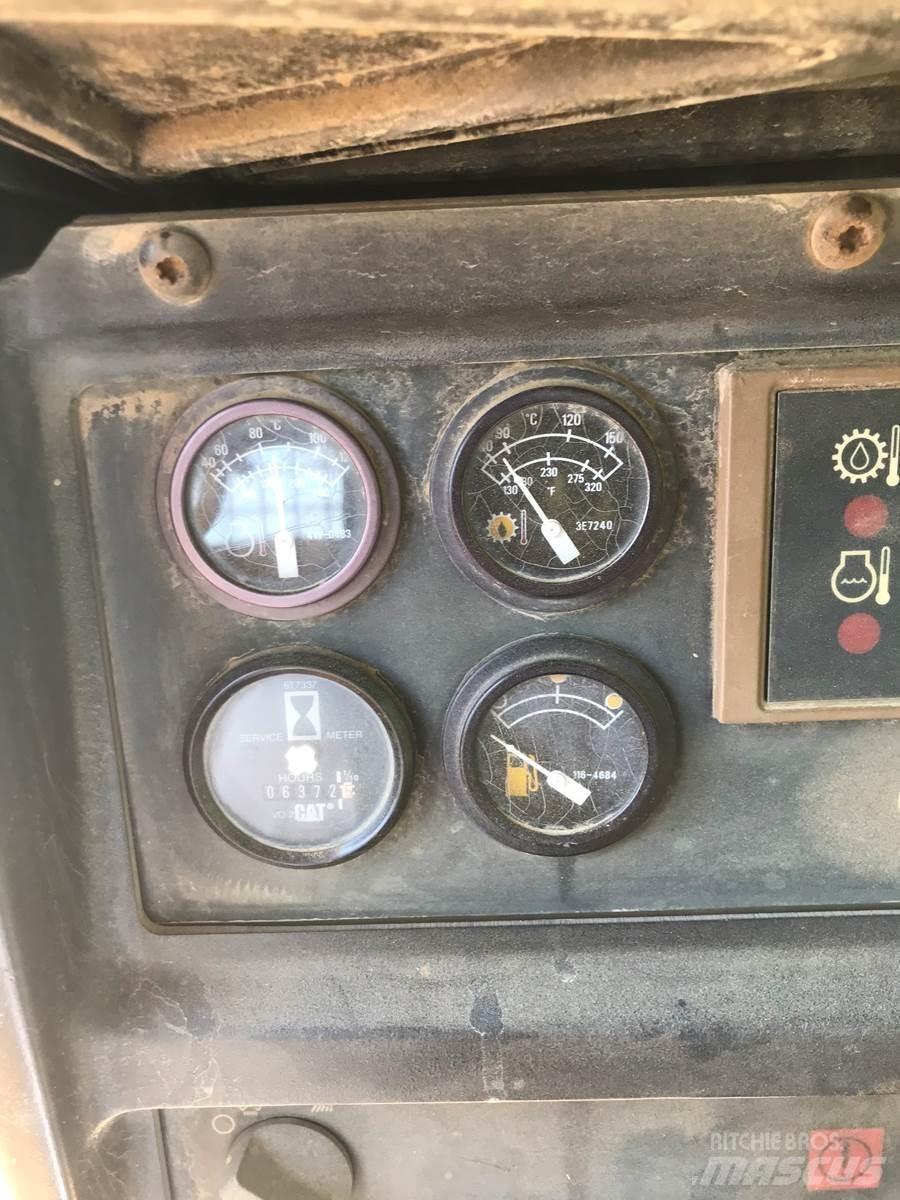 CAT D5M Buldožerji goseničarji