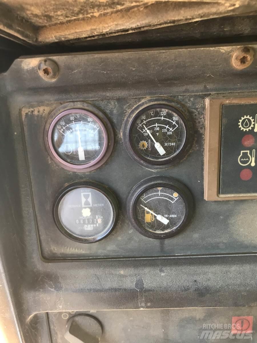 CAT D5M Buldožerji goseničarji