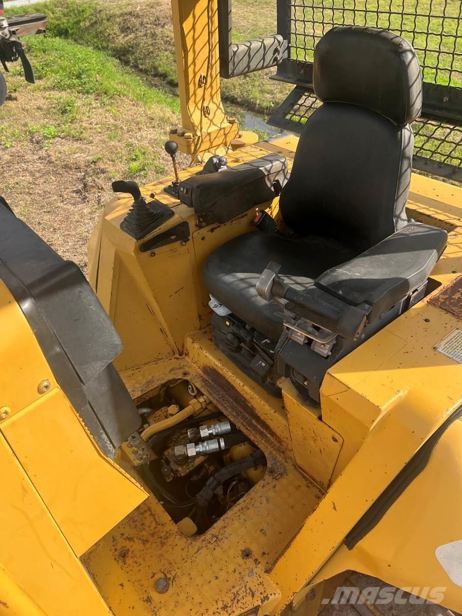 CAT D5N Buldožerji goseničarji