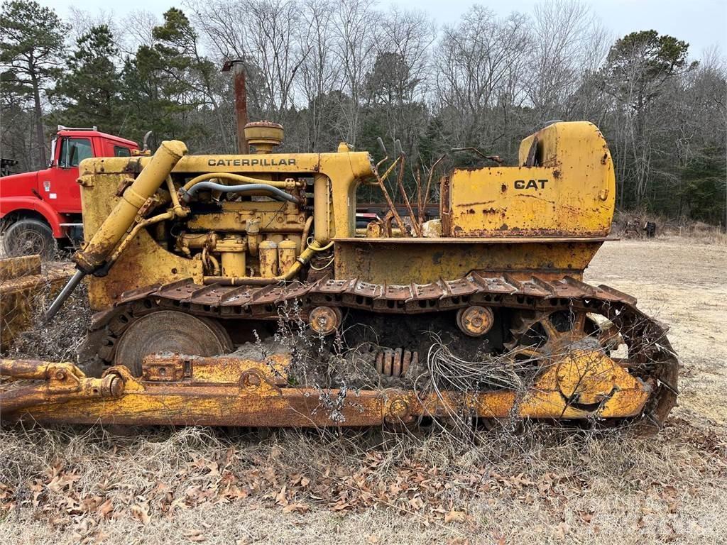 CAT D6 Buldožerji goseničarji