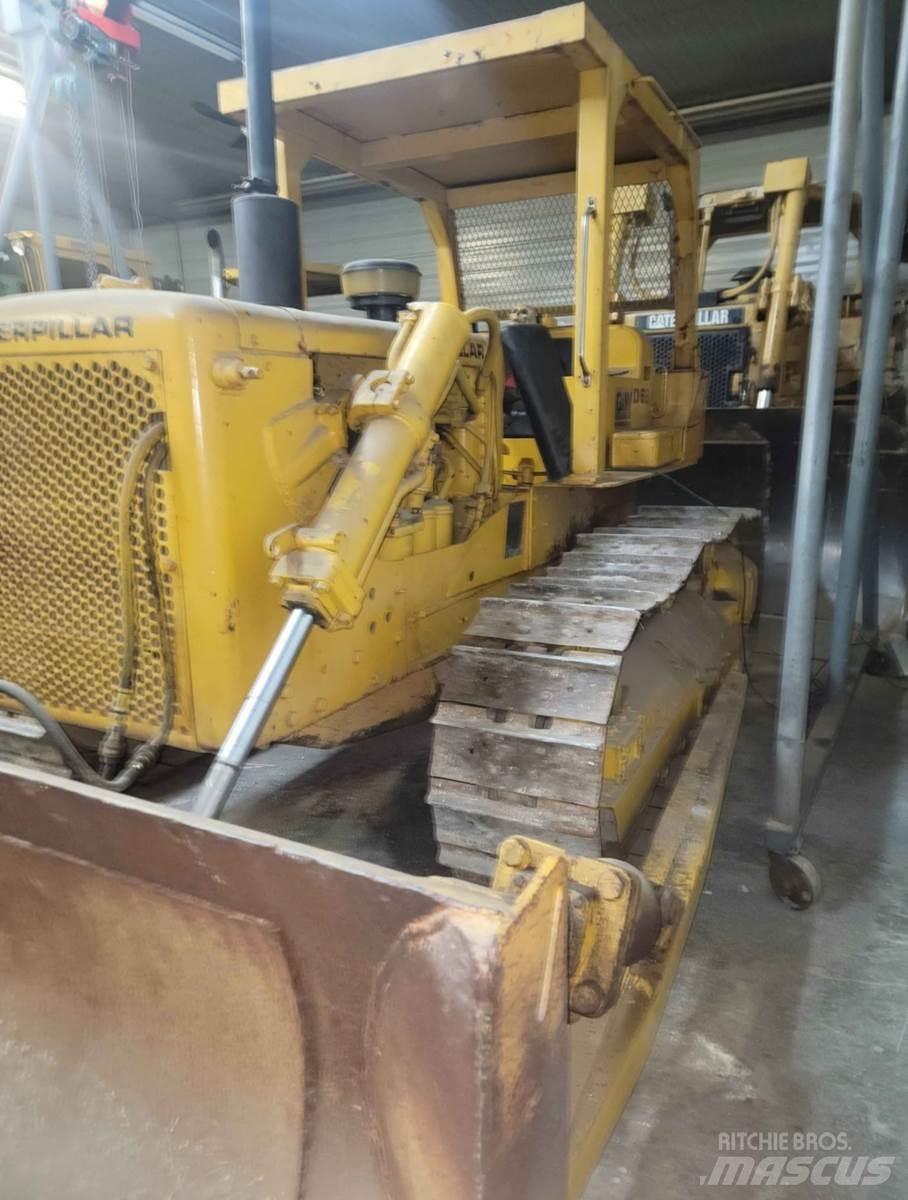 CAT D6B Buldožerji goseničarji
