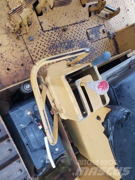 CAT D6C Buldožerji goseničarji