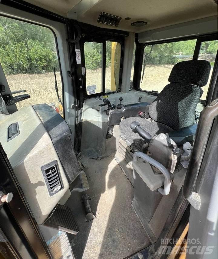 CAT D6T Buldožerji goseničarji