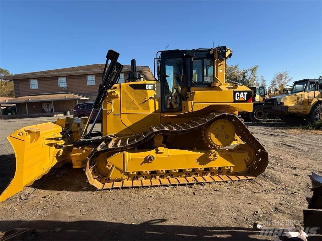 CAT D6T Buldožerji goseničarji