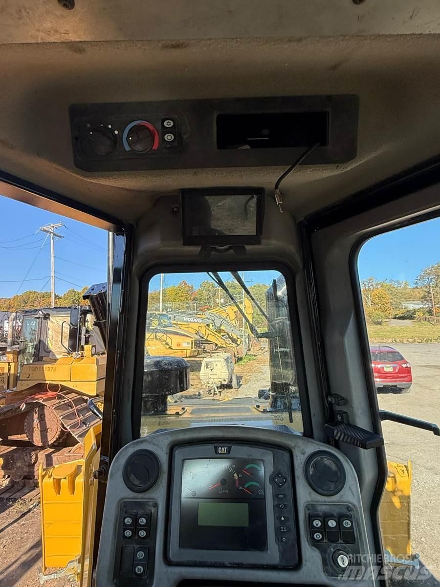 CAT D6T Buldožerji goseničarji