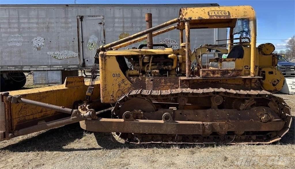 CAT D7 Buldožerji goseničarji