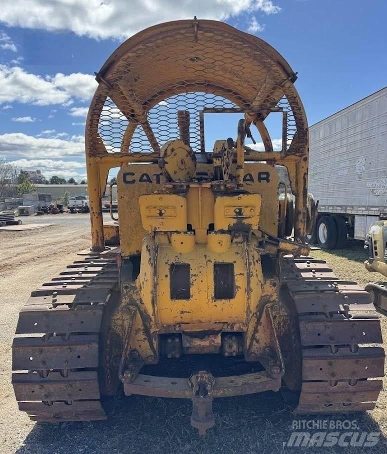 CAT D7 Buldožerji goseničarji