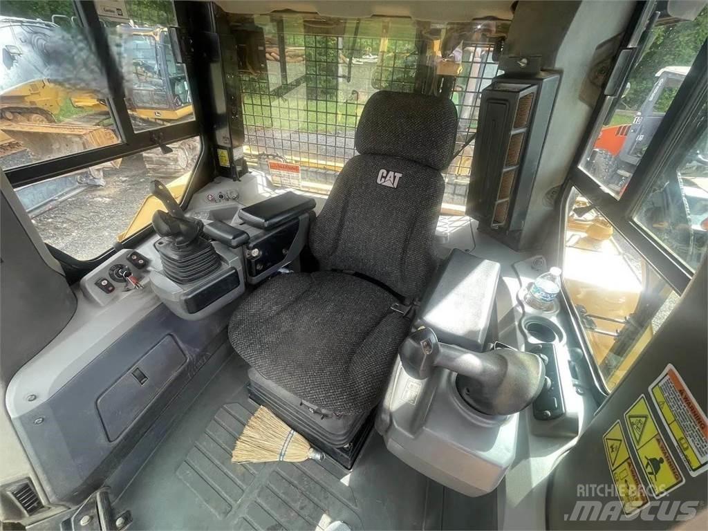 CAT D7E Buldožerji goseničarji