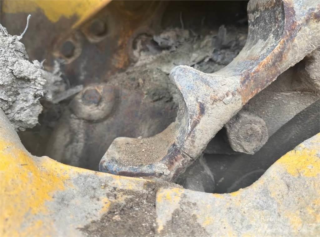 CAT D85E Buldožerji goseničarji