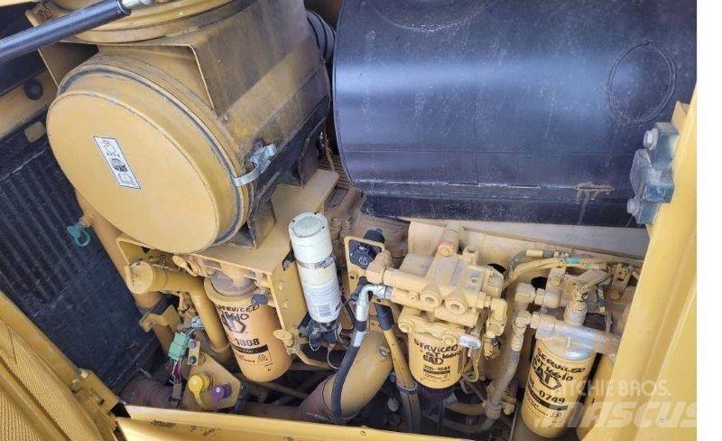 CAT D8T Buldožerji goseničarji