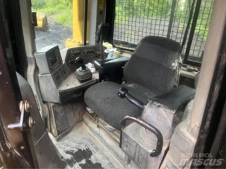 CAT D8T Buldožerji goseničarji