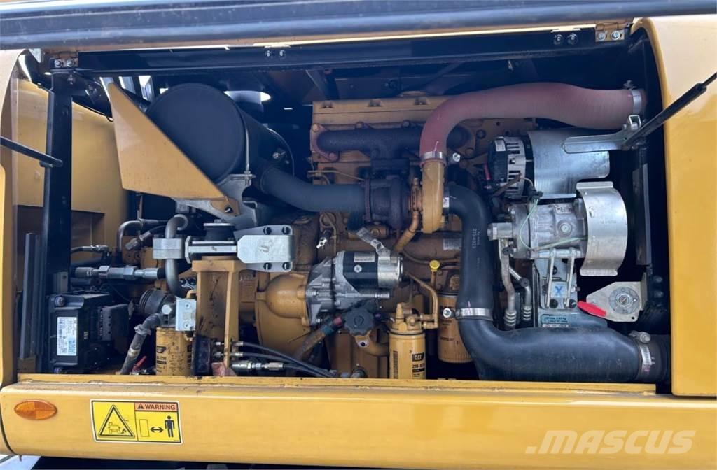 CAT M313D Bagri na kolesih