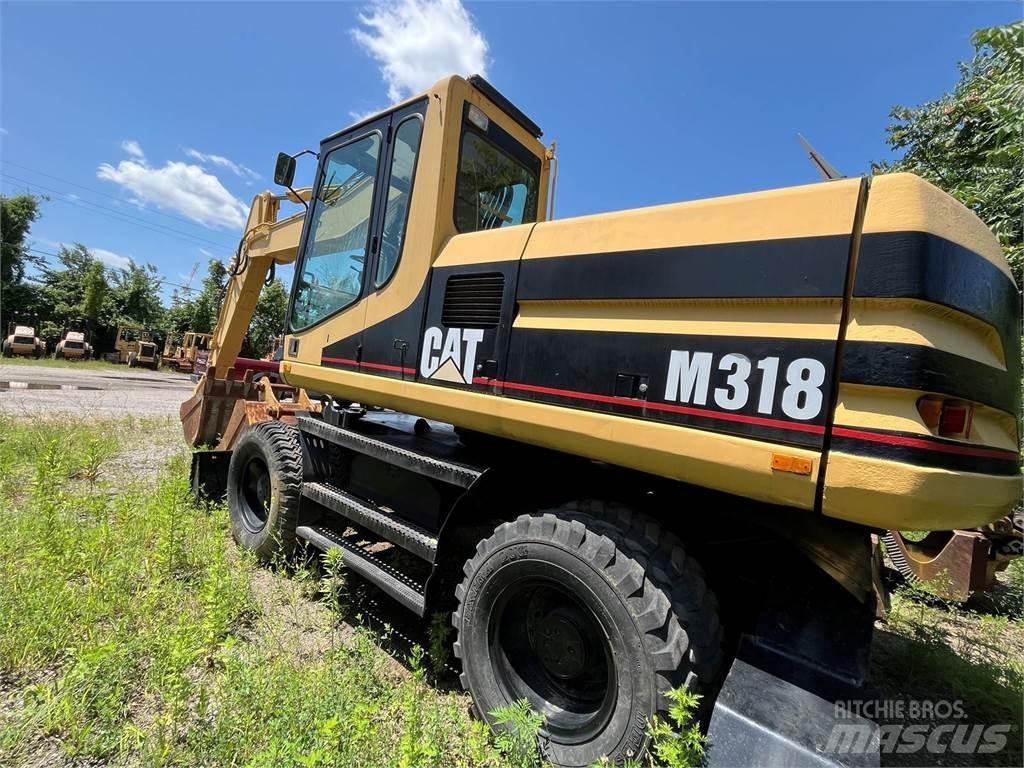 CAT M318 Bagri na kolesih