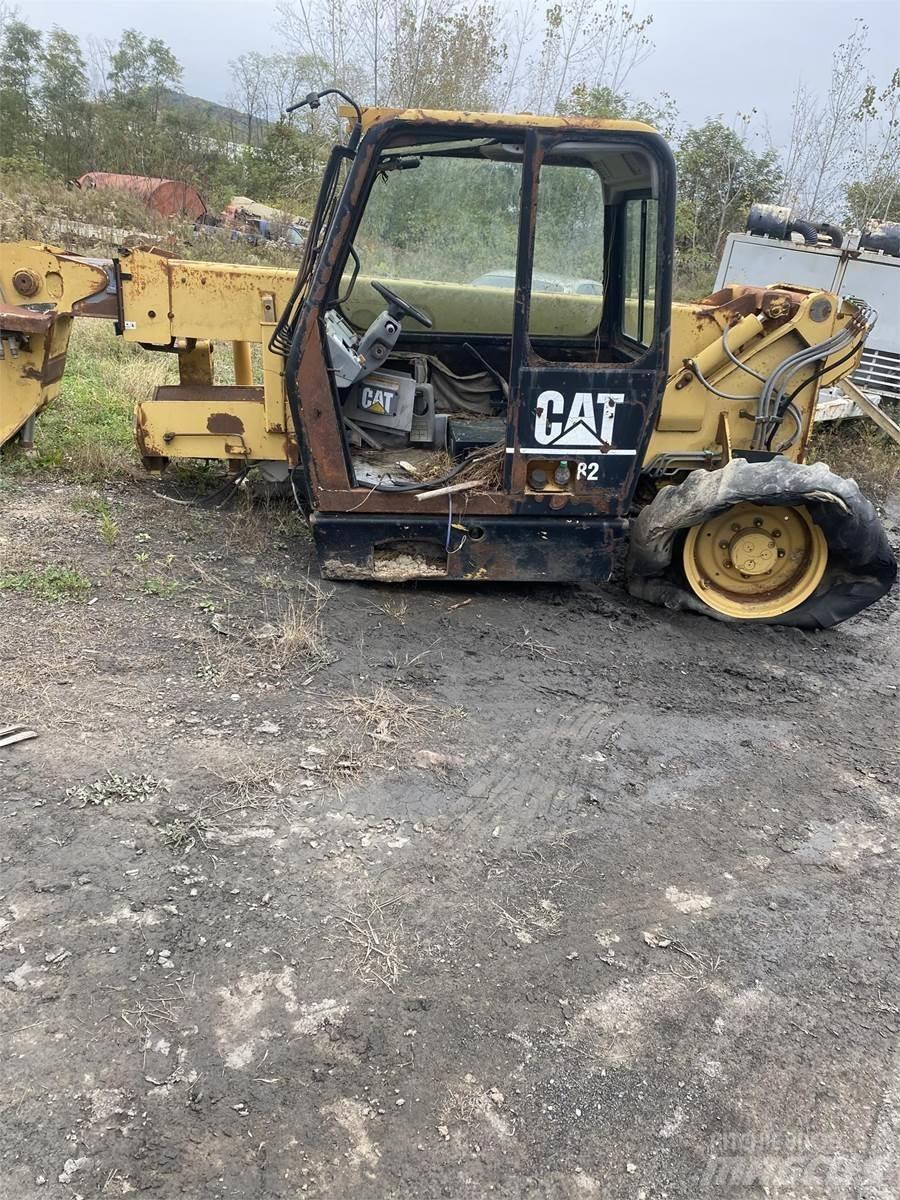 CAT TH82 Teleskopski viličarji