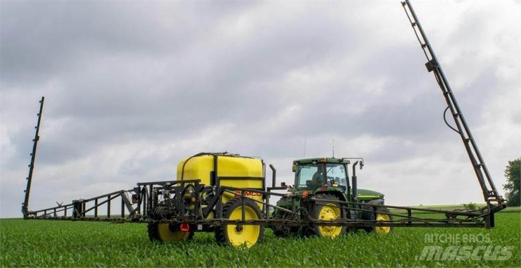 Demco 1250 Vlečne škropilnice
