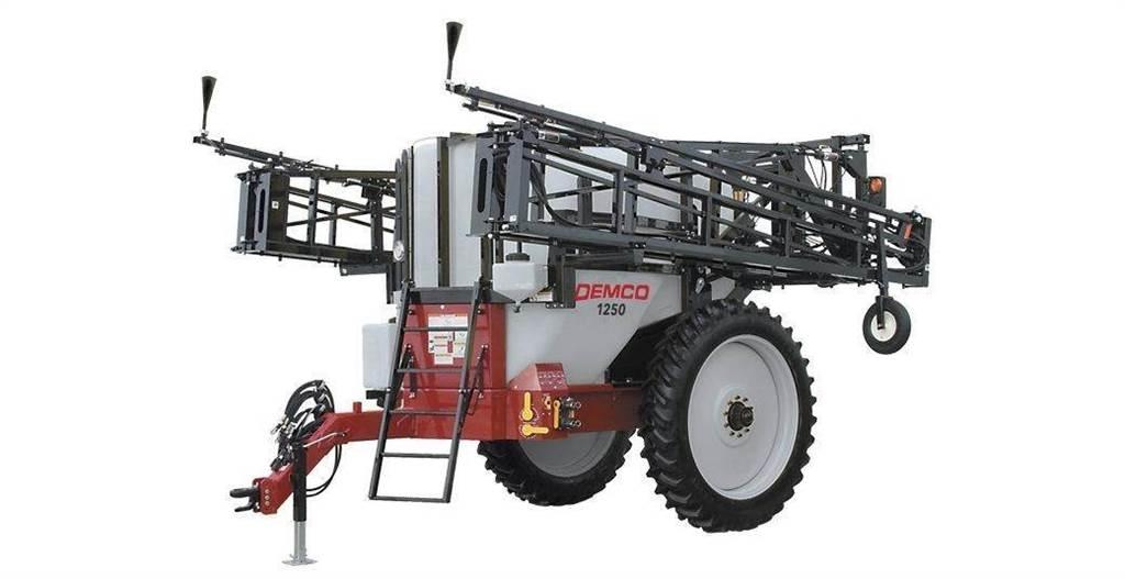 Demco 1250 Vlečne škropilnice