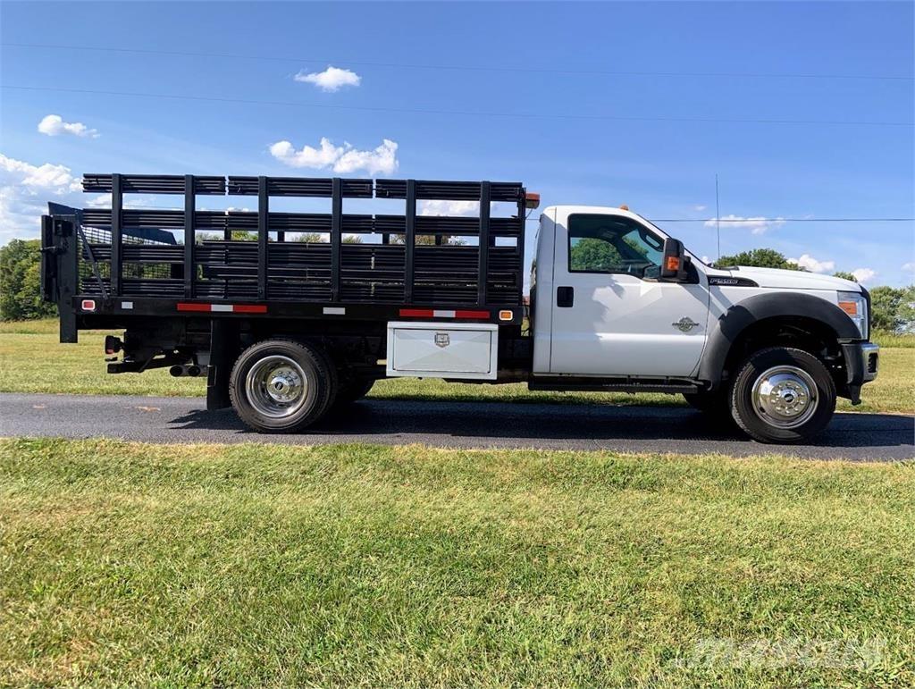 Ford 550 Tovornjaki za prevoz živine